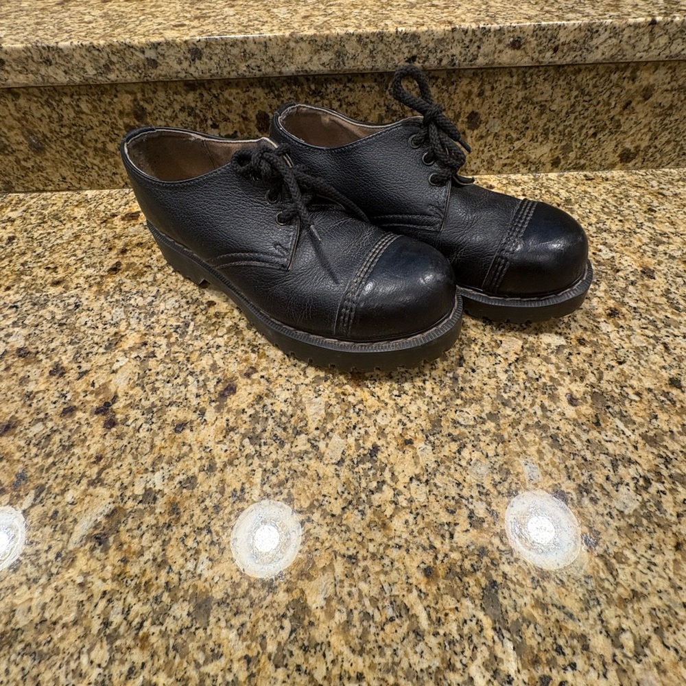 Vegetarian Shoes Black 3i Cap Toe Oxfords Made in England US Women’s 7 Goth